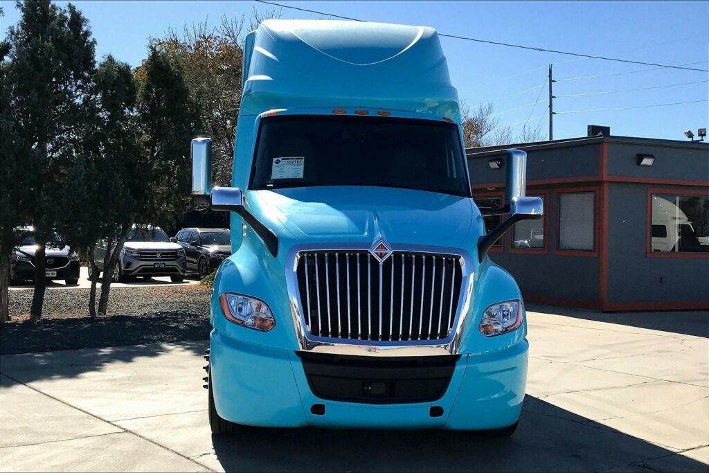 2022 INT LT625 6×4 Sleeper