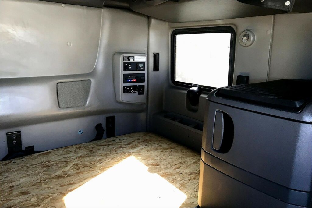 2022 INT LT625 6×4 Sleeper