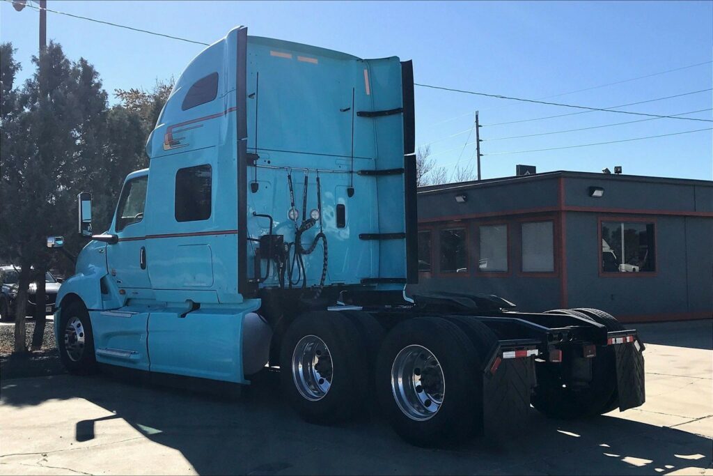 2022 INT LT625 6×4 Sleeper