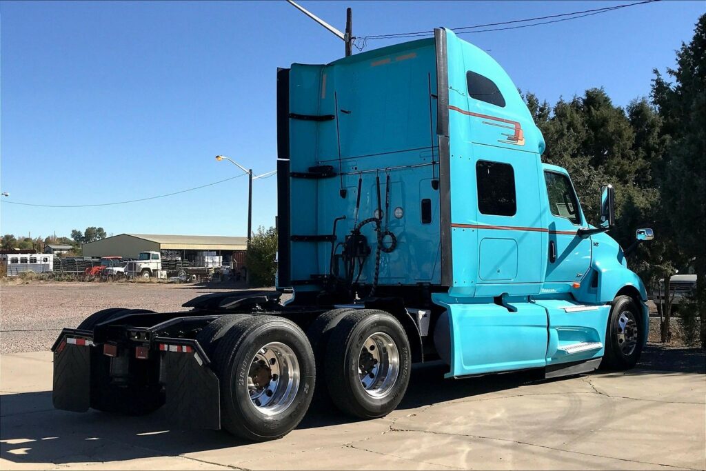 2022 INT LT625 6×4 Sleeper