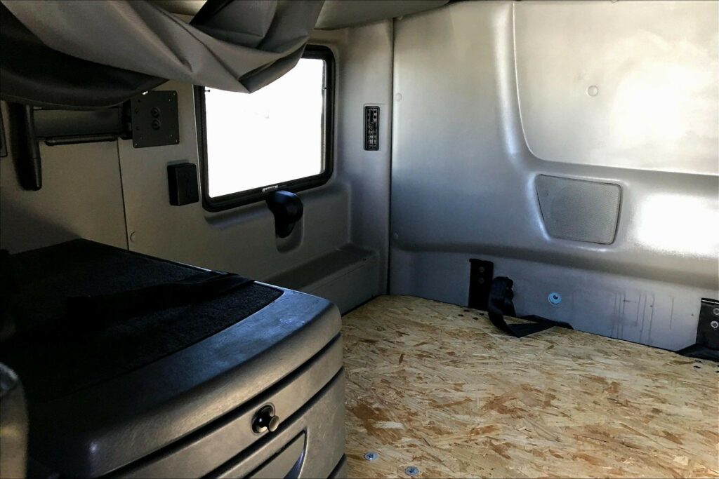 2022 INT LT625 6×4 Sleeper