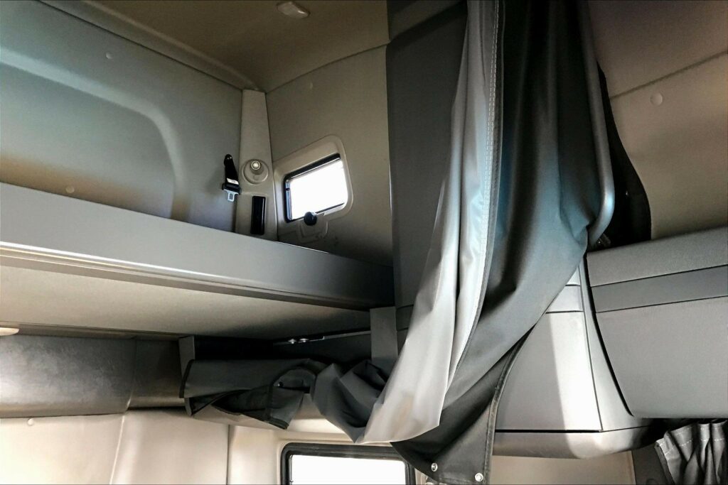 2022 INT LT625 6×4 Sleeper