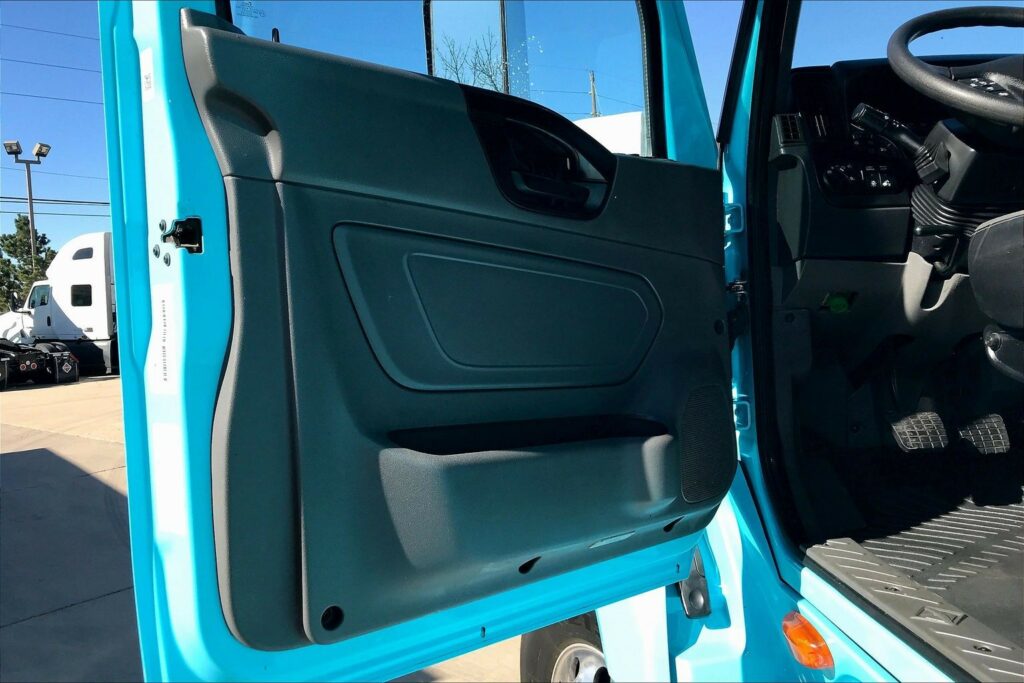 2022 INT LT625 6×4 Sleeper