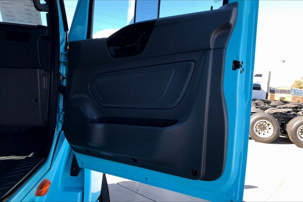 2022 INT LT625 6×4 Sleeper