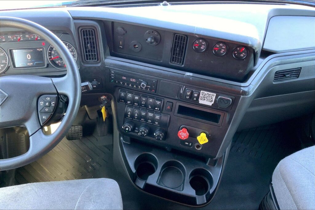 2022 INT LT625 6×4 Sleeper