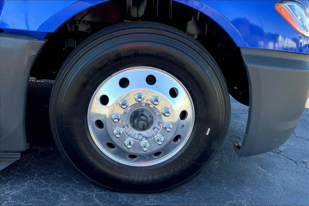 2022 INT LT625 6×4 Sleeper