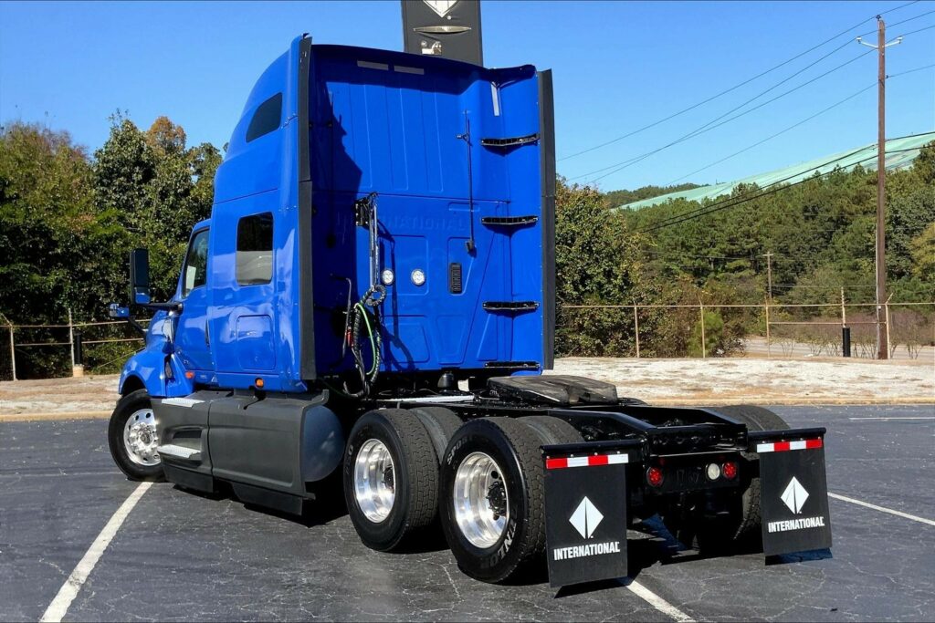 2022 INT LT625 6×4 Sleeper