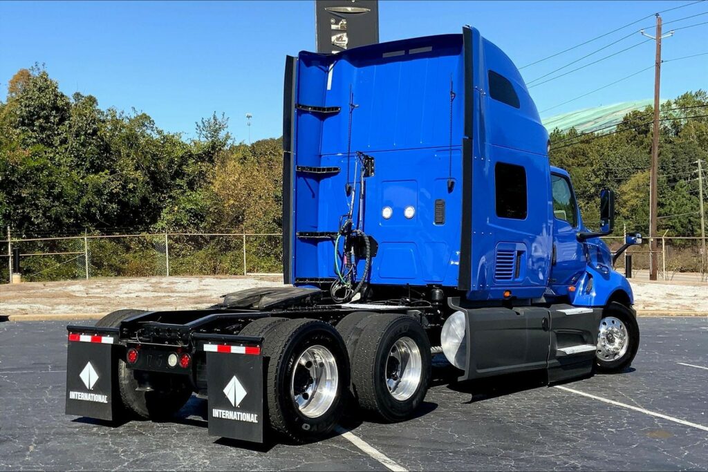 2022 INT LT625 6×4 Sleeper