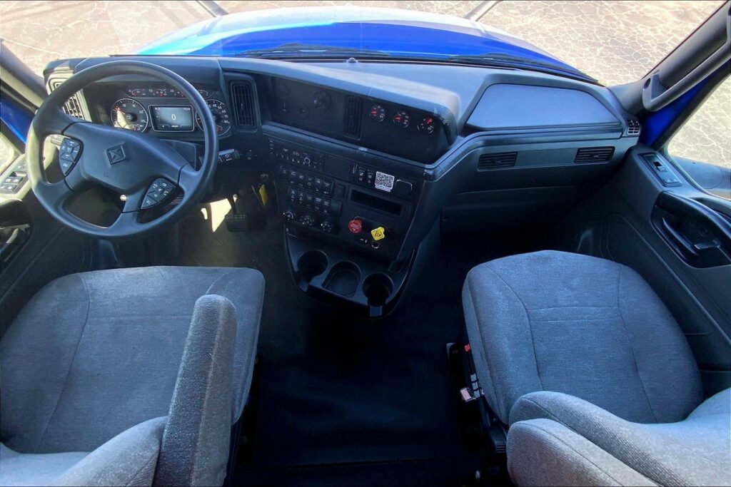 2022 INT LT625 6×4 Sleeper