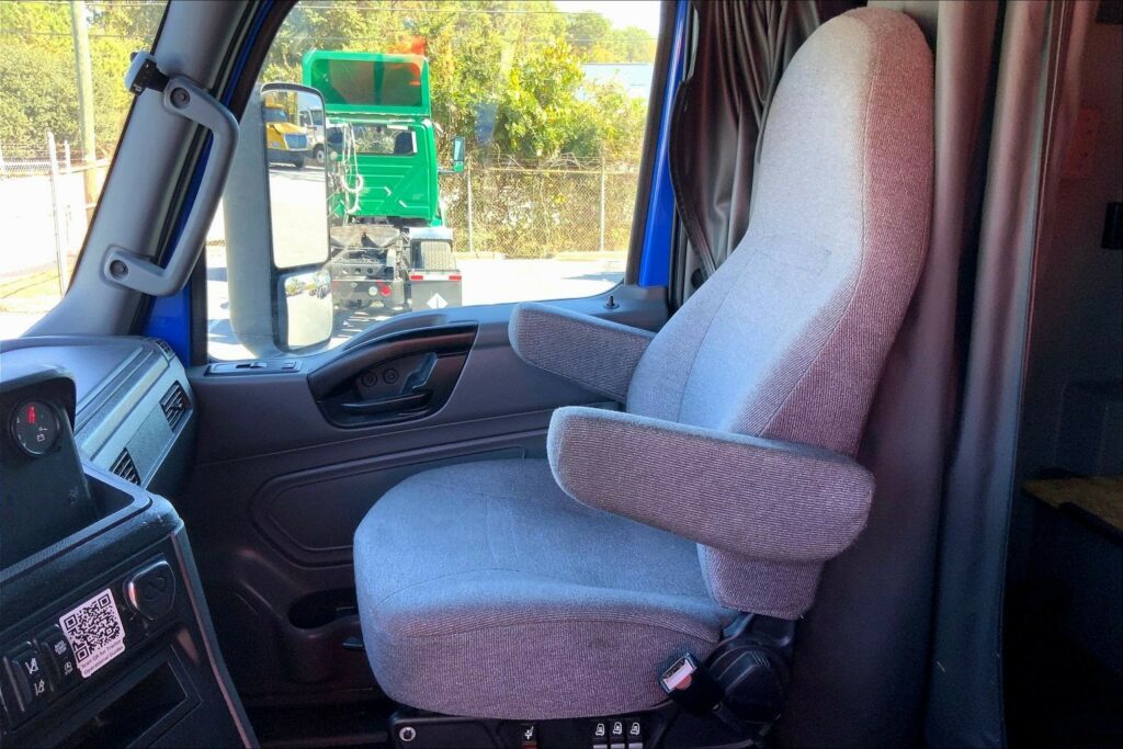 2022 INT LT625 6×4 Sleeper