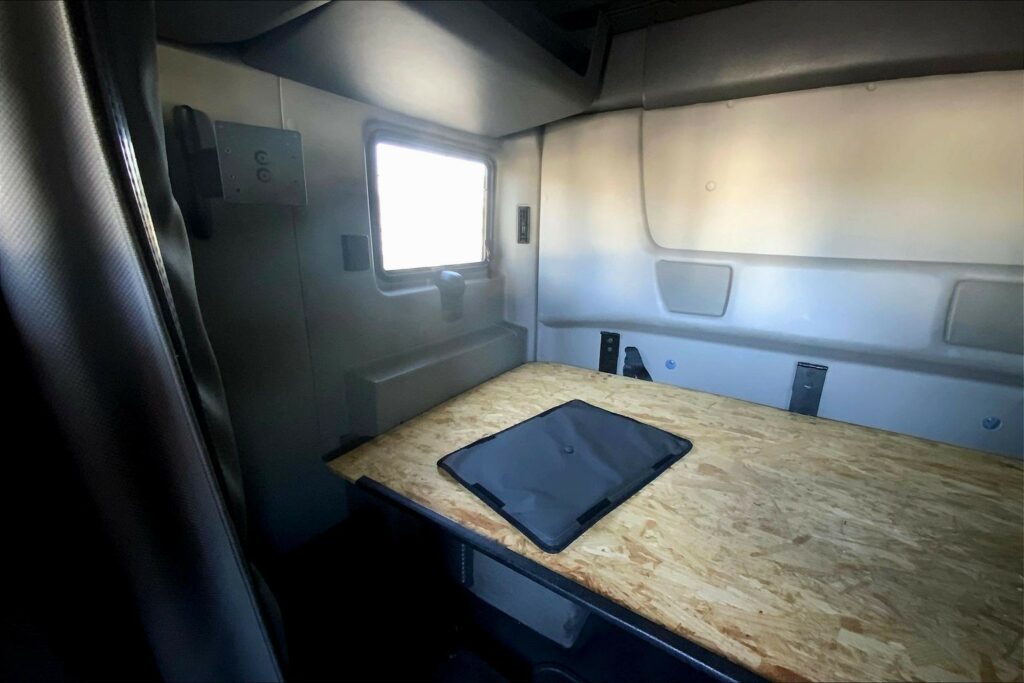 2022 INT LT625 6×4 Sleeper