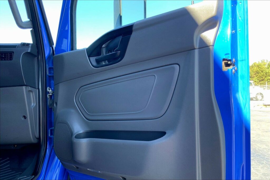 2022 INT LT625 6×4 Sleeper