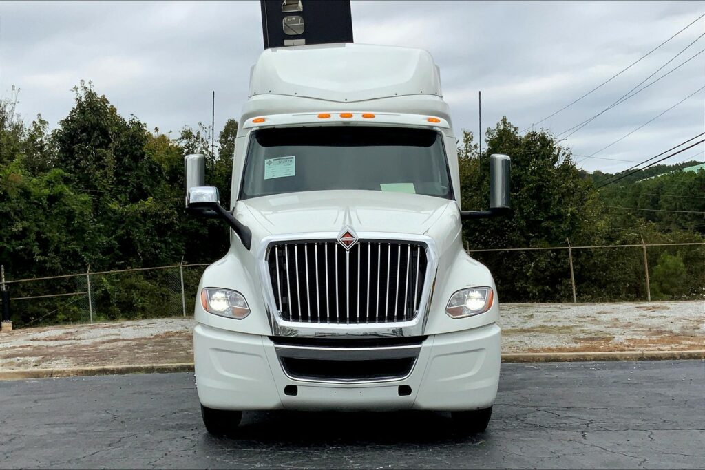 2023 INT LT625 6×4 Sleeper