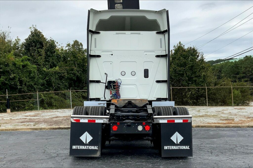 2023 INT LT625 6×4 Sleeper