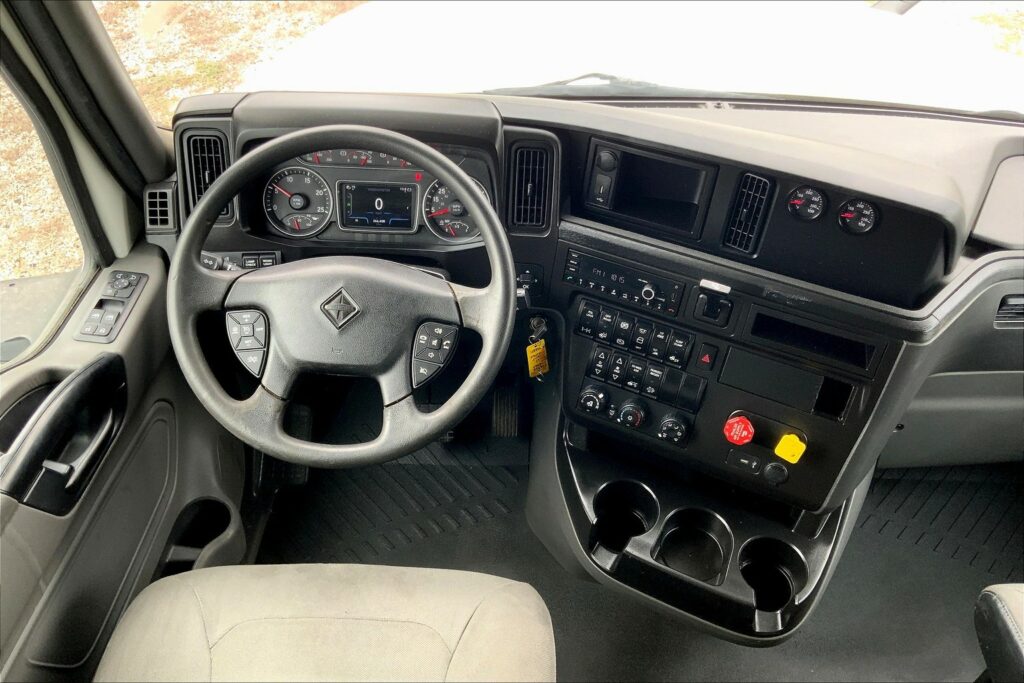 2023 INT LT625 6×4 Sleeper