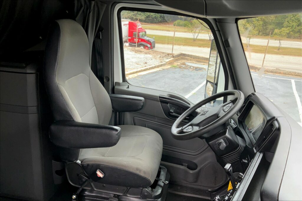 2023 INT LT625 6×4 Sleeper