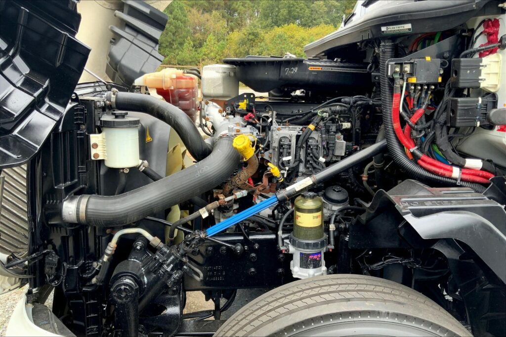 2023 INT LT625 6×4 Sleeper