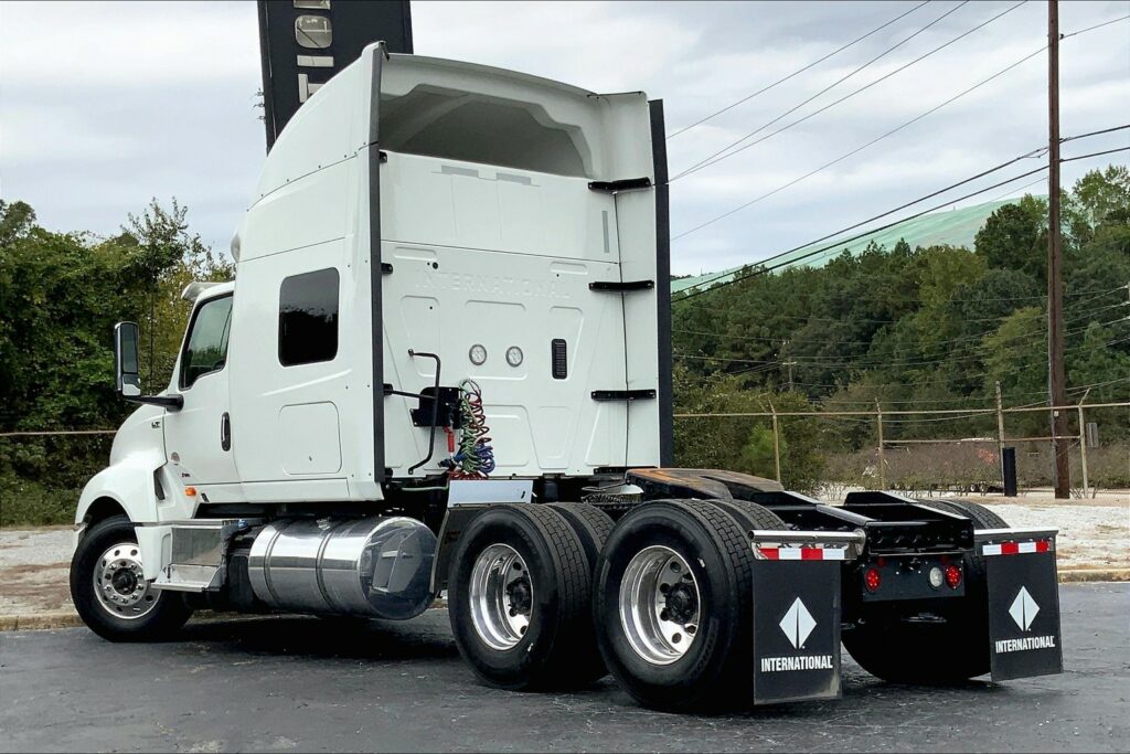 2023 INT LT625 6×4 Sleeper