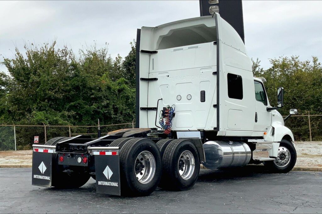 2023 INT LT625 6×4 Sleeper