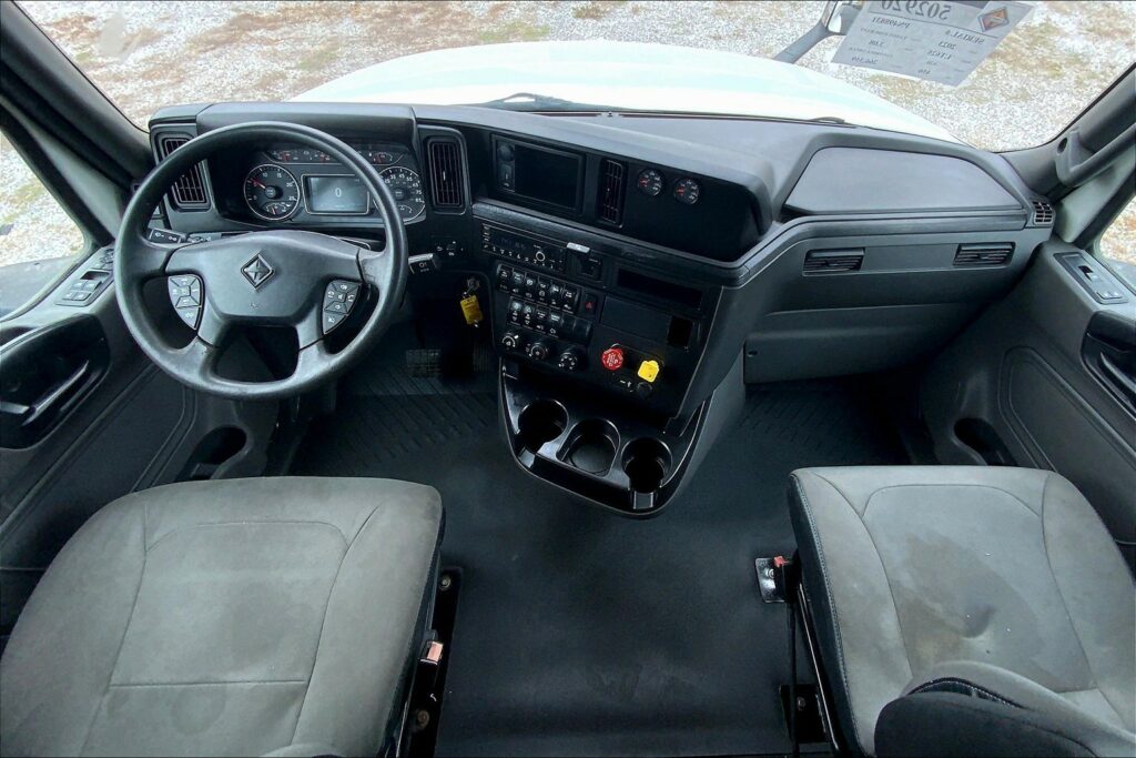 2023 INT LT625 6×4 Sleeper