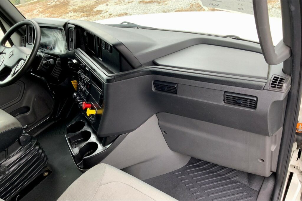 2023 INT LT625 6×4 Sleeper