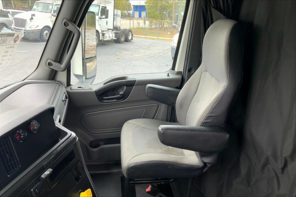 2023 INT LT625 6×4 Sleeper