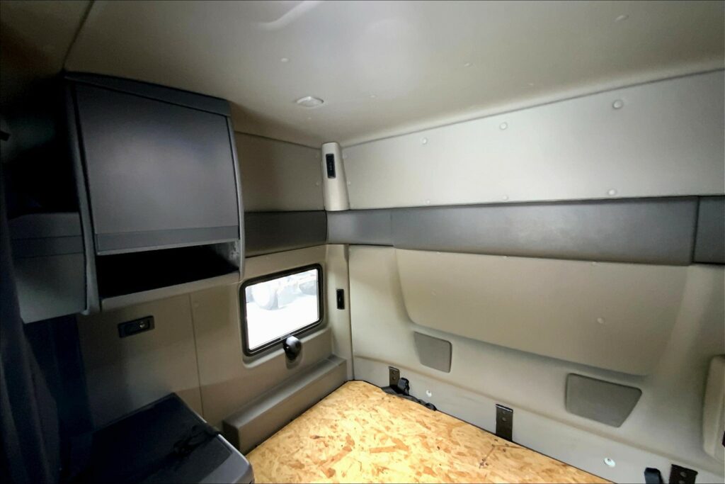 2023 INT LT625 6×4 Sleeper