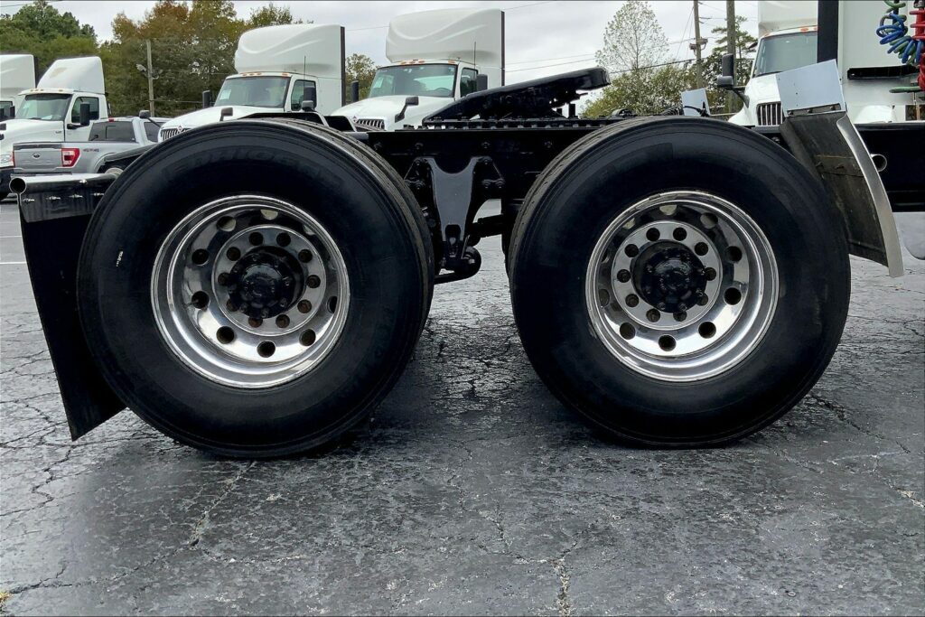 2023 INT LT625 6×4 Sleeper