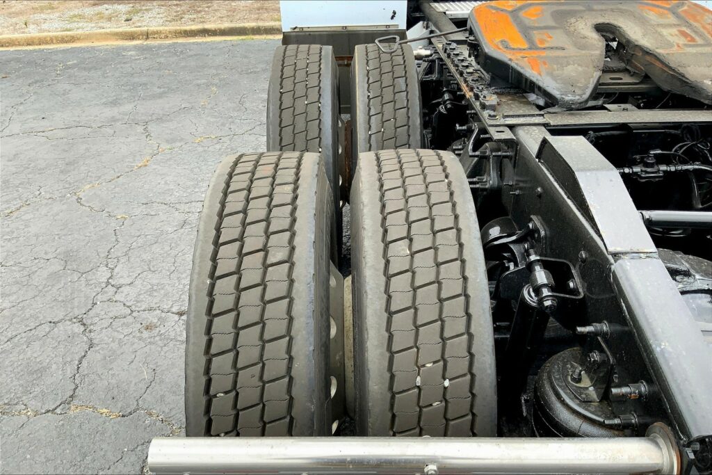 2023 INT LT625 6×4 Sleeper