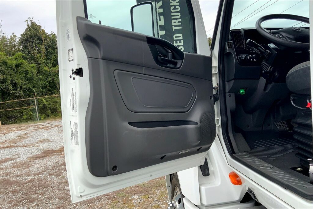 2023 INT LT625 6×4 Sleeper