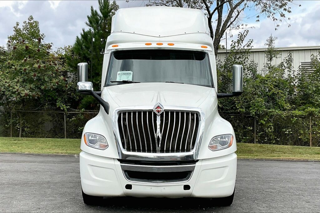 2022 INT LT625 6×4 Sleeper