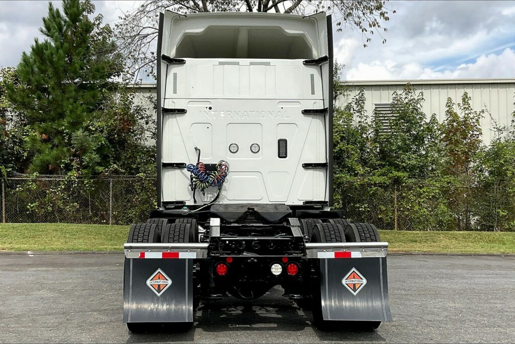 2022 INT LT625 6×4 Sleeper