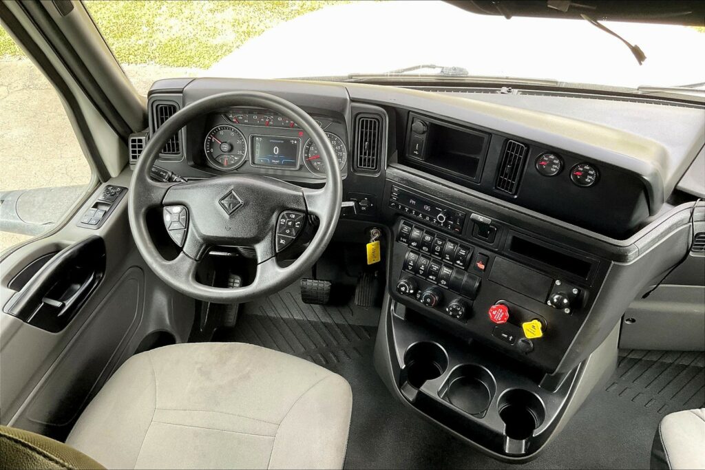 2022 INT LT625 6×4 Sleeper