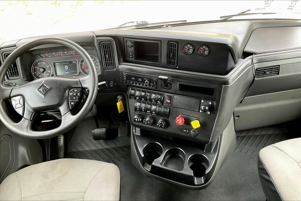 2022 INT LT625 6×4 Sleeper