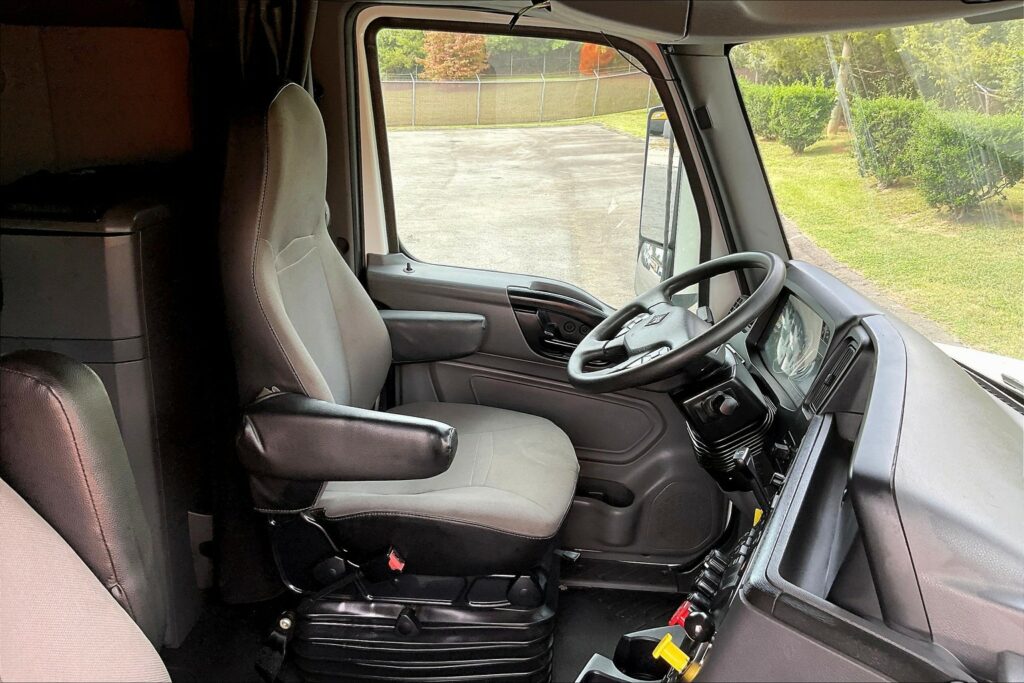 2022 INT LT625 6×4 Sleeper