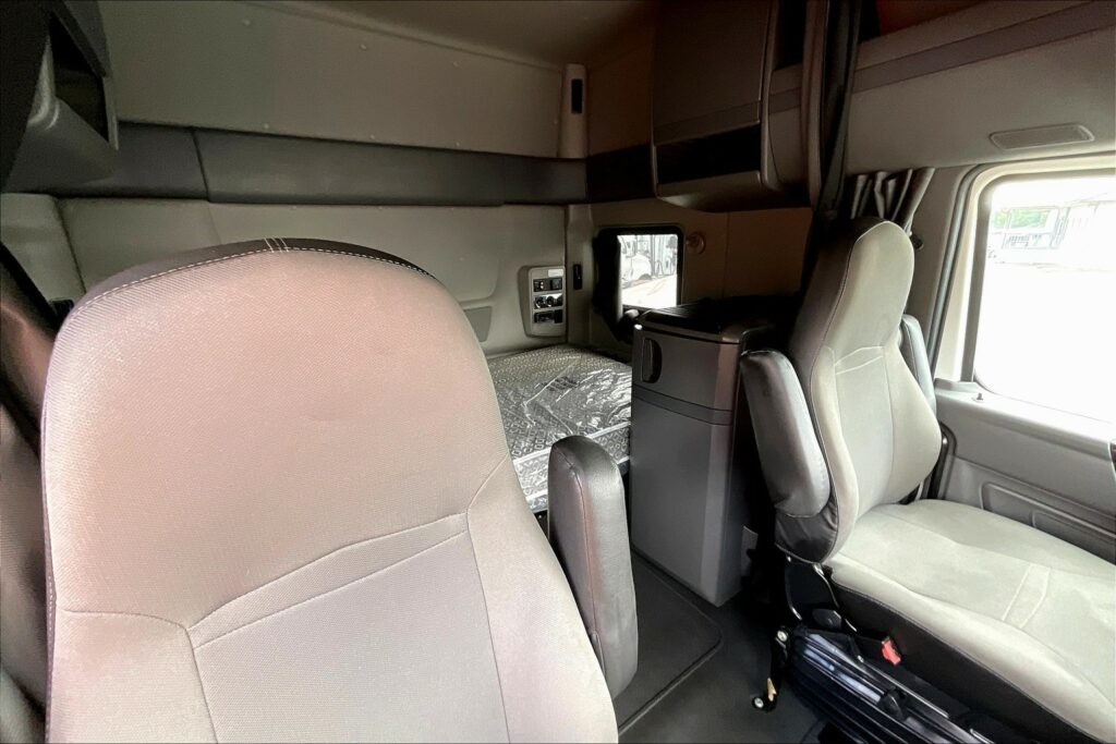 2022 INT LT625 6×4 Sleeper