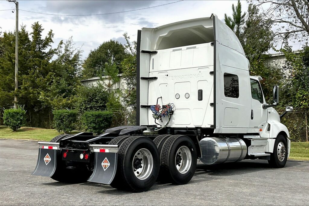 2022 INT LT625 6×4 Sleeper