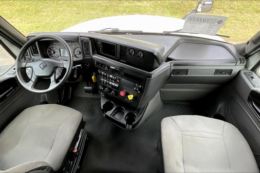 2022 INT LT625 6×4 Sleeper