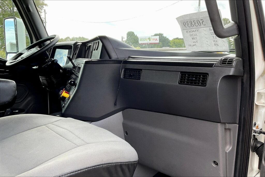 2022 INT LT625 6×4 Sleeper