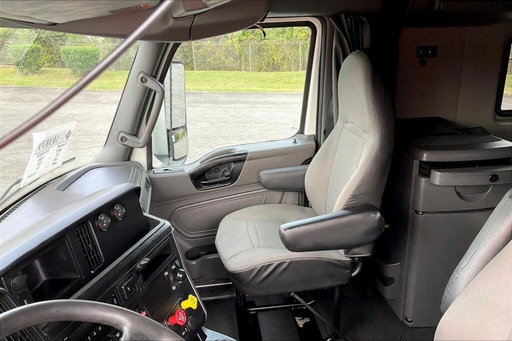 2022 INT LT625 6×4 Sleeper