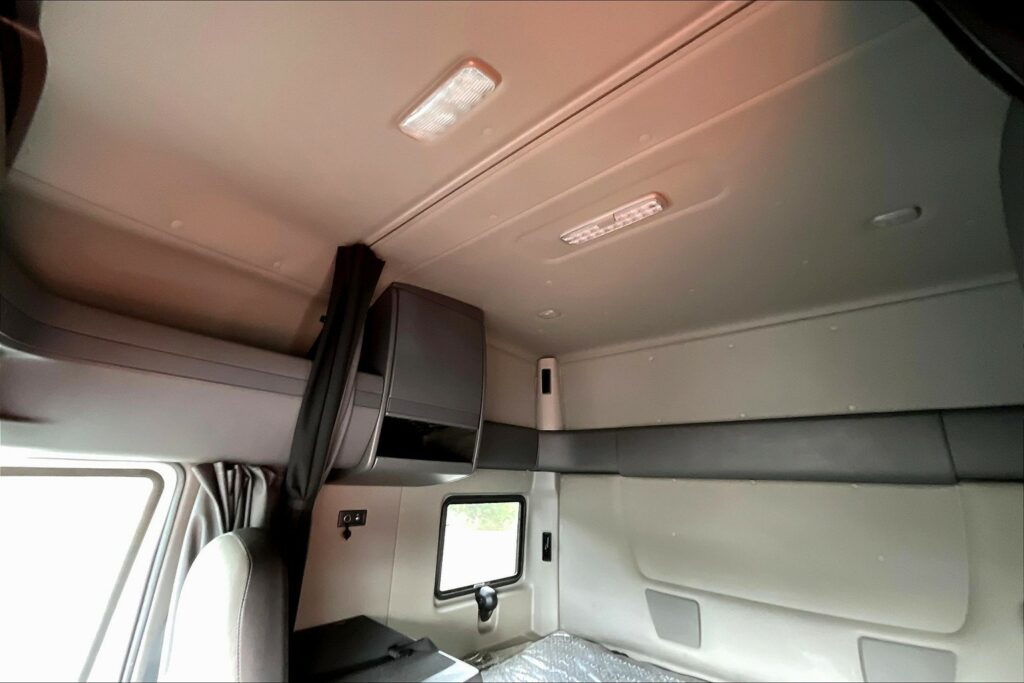 2022 INT LT625 6×4 Sleeper