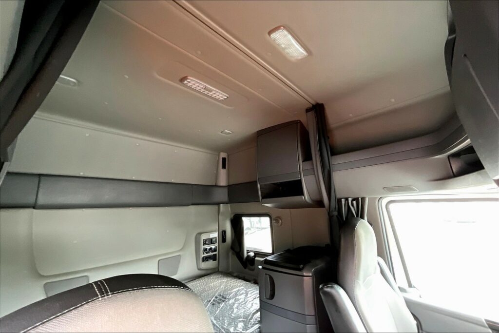 2022 INT LT625 6×4 Sleeper