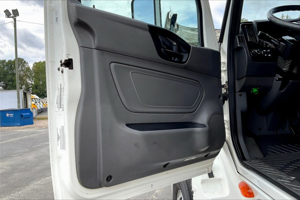 2022 INT LT625 6×4 Sleeper