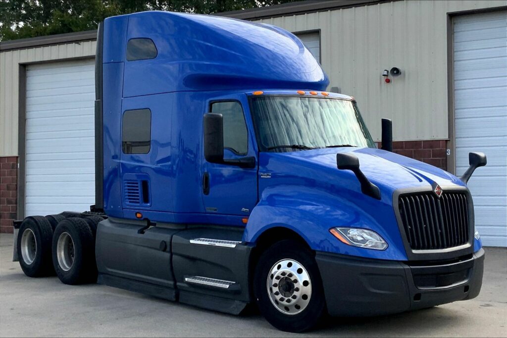 2022 INT LT625 6×4 Sleeper