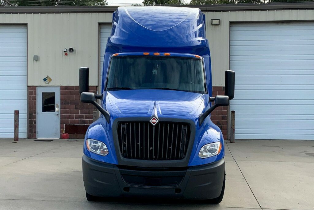 2022 INT LT625 6×4 Sleeper