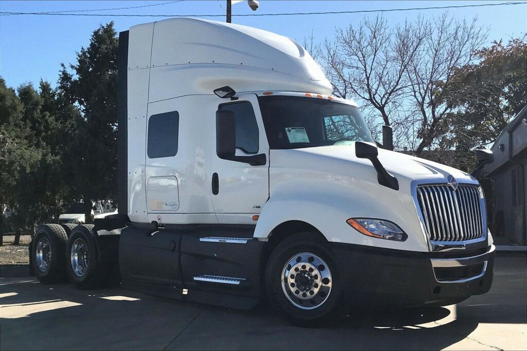 2022 INT LT625 6×4 Sleeper