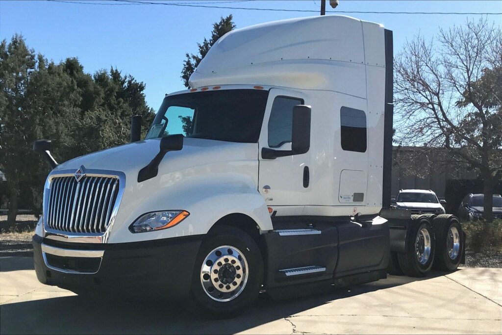 2022 INT LT625 6×4 Sleeper