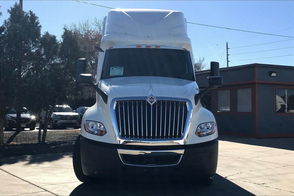 2022 INT LT625 6×4 Sleeper