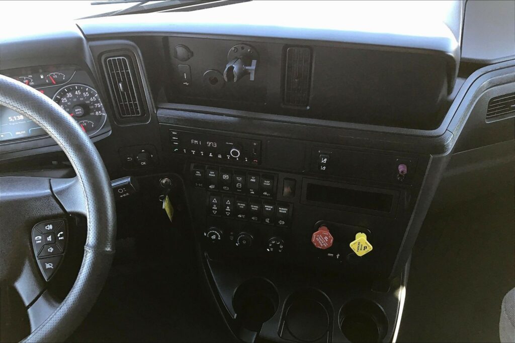 2022 INT LT625 6×4 Sleeper