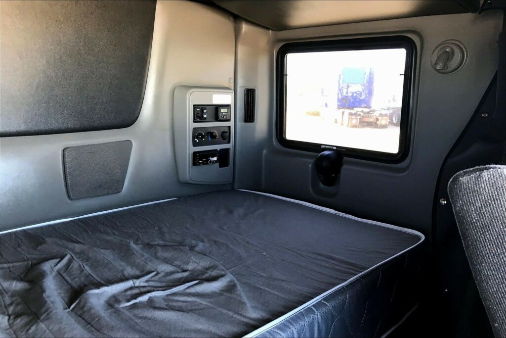 2022 INT LT625 6×4 Sleeper